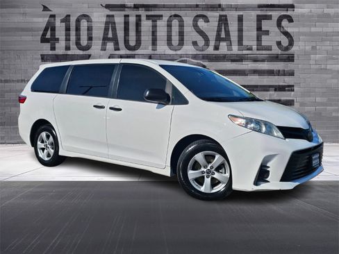 Used 2019 Toyota Sienna L w/ Carpet Mat Package FWD image 1