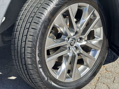 Used 2020 Toyota RAV4 XLE Premium image 12