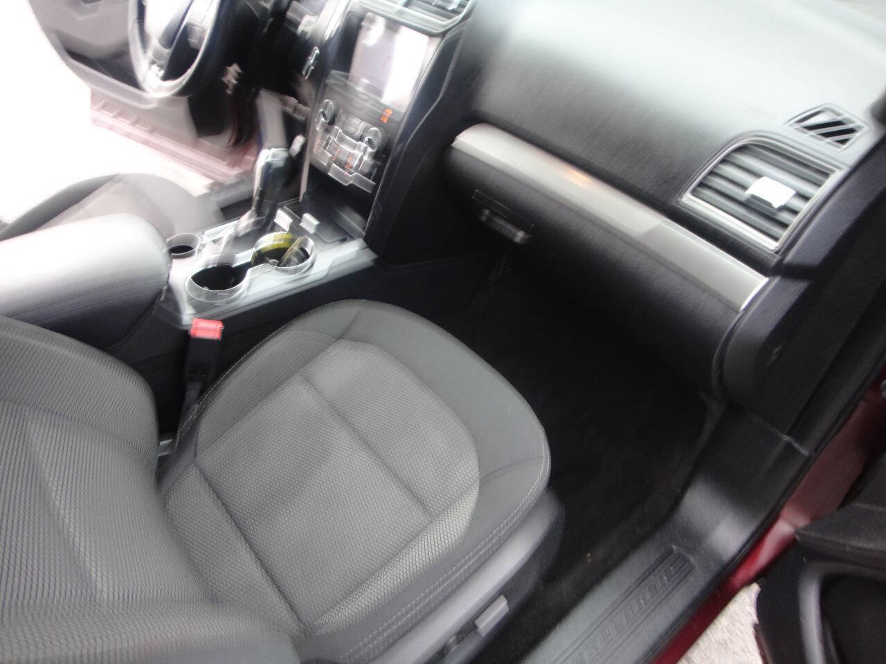 Used 2019 Ford Explorer XLT w/ Equipment Group 201A FWD image 18