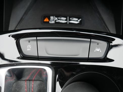 Used 2024 Chevrolet Trax RS w/ Sunroof Package image 32