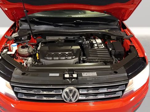 Used 2018 Volkswagen Tiguan SEL FWD image 9
