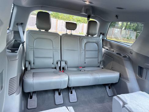 Used 2018 Lincoln Navigator Reserve AWD/4WD image 11