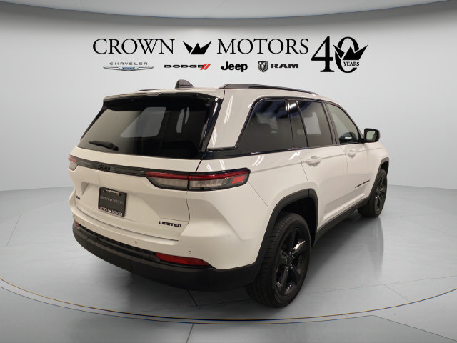 Used 2023 Jeep Grand Cherokee Limited w/ Black Appearance Package AWD/4WD image 14
