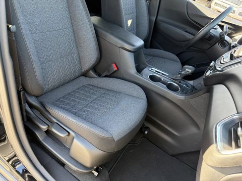 Certified 2024 Chevrolet Equinox LT FWD image 11