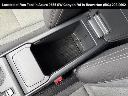 Used 2024 Volvo XC40 B5 Core image 26