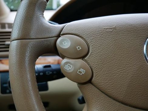 Used 2009 Mercedes-Benz E 350 4MATIC Wagon image 17