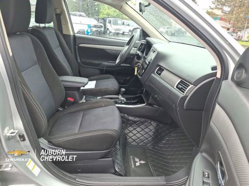 Used 2018 Mitsubishi Outlander ES AWD/4WD image 26