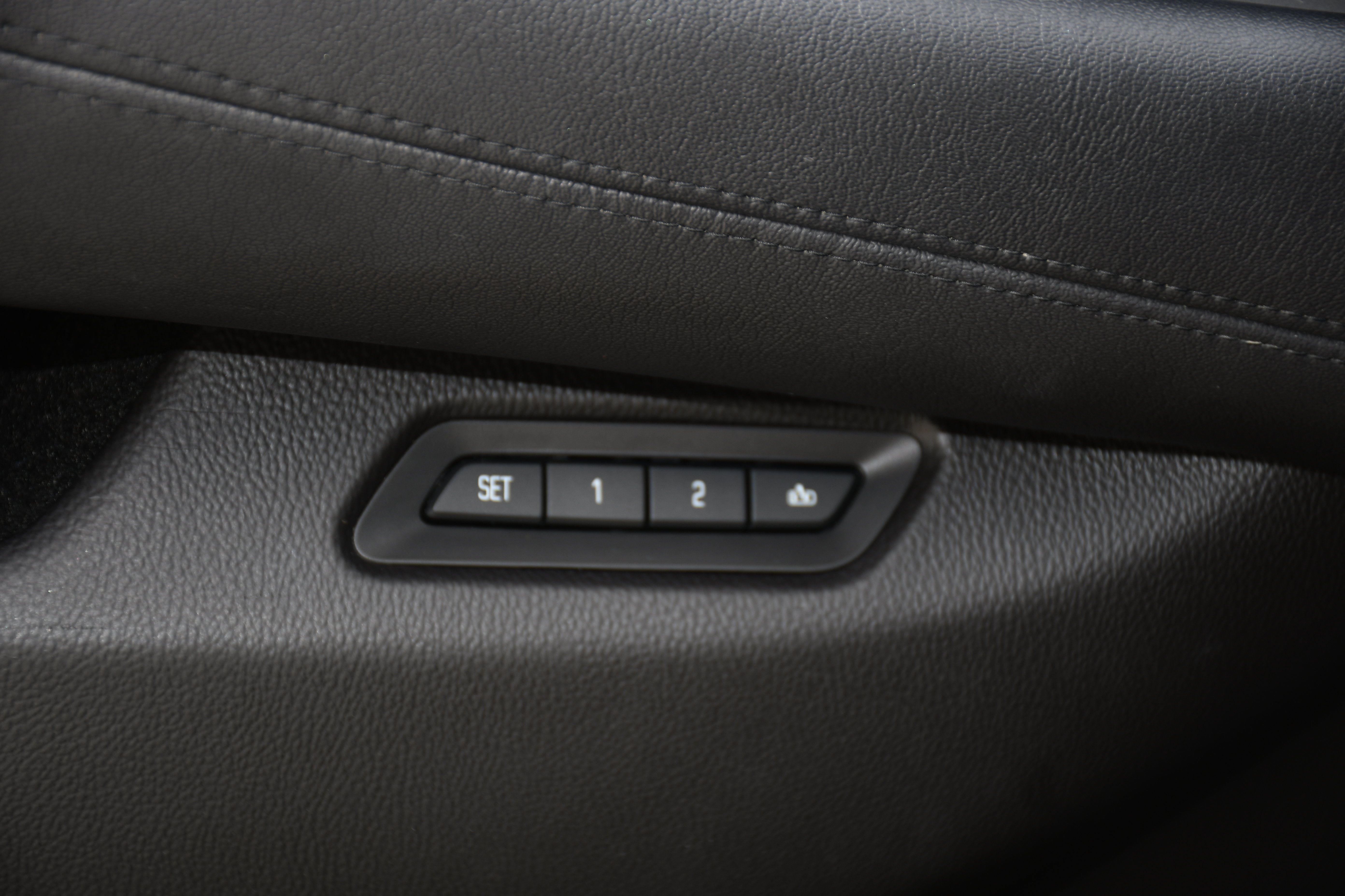 Used 2015 Cadillac Escalade Premium RWD image 11