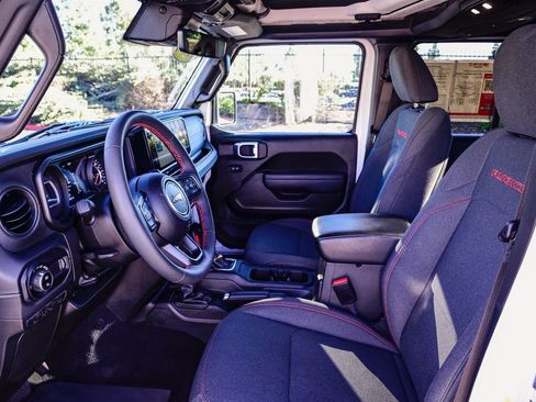 Used 2024 Jeep Gladiator Rubicon w/ Technology Group image 22