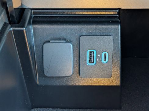 Used 2022 Ford Explorer XLT w/ Equipment Group 202A image 20