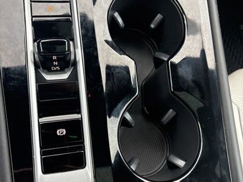 Used 2024 Volkswagen Atlas Cross Sport SEL Premium R-Line image 23