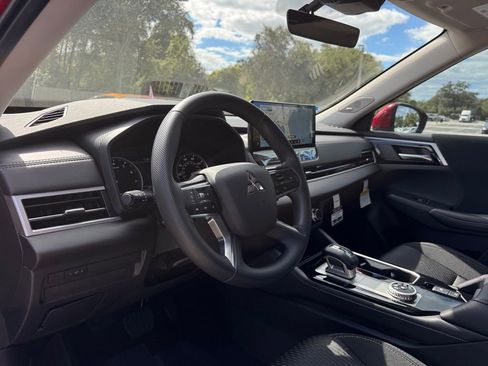 New 2025 Mitsubishi Outlander ES FWD image 28