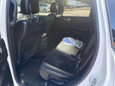 Used 2018 Jeep Grand Cherokee Altitude image 10