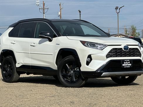 Used 2021 Toyota RAV4 XSE AWD/4WD image 2