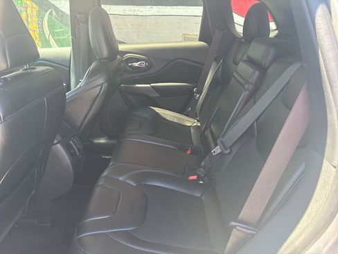 Used 2019 Jeep Cherokee Latitude Plus w/ Cold Weather Group image 20