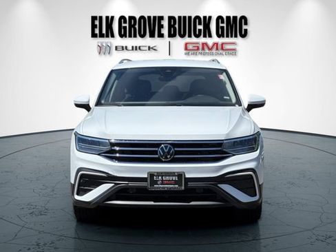 Used 2024 Volkswagen Tiguan SE AWD/4WD image 9