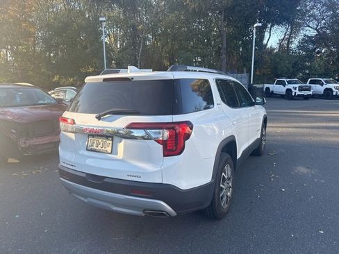 Used 2023 GMC Acadia SLE w/ Driver Convenience Package image 3