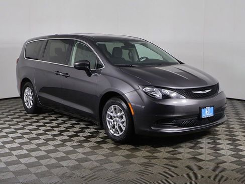 Used 2023 Chrysler Voyager LX image 2