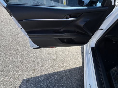 Used 2023 Toyota Camry SE image 10