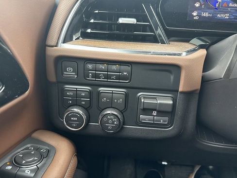Used 2025 Chevrolet Tahoe High Country image 21