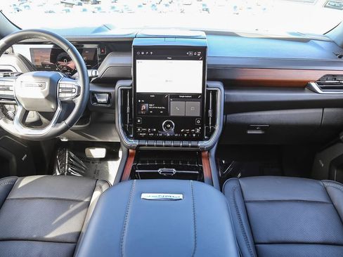 Used 2025 GMC Yukon XL Denali image 13