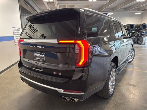Used 2025 GMC Yukon XL Denali image 5