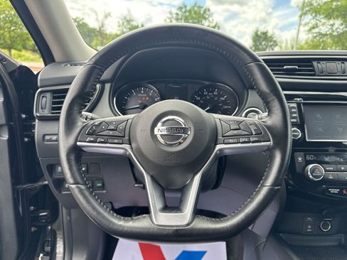 Used 2017 Nissan Rogue SV w/ SV Premium Package AWD/4WD image 19
