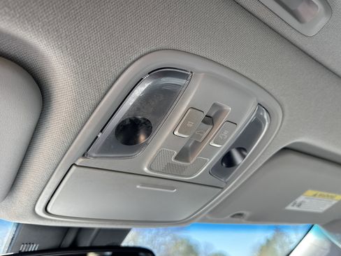 Used 2022 Kia Niro EX Premium w/ Cold Weather Package image 31