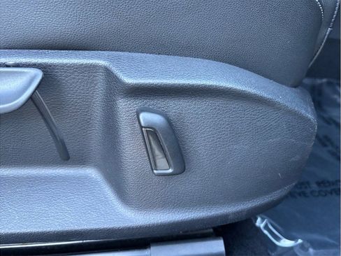 Used 2017 Volkswagen Golf R 4-Door image 42