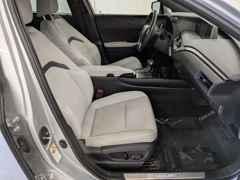 Used 2019 Lexus UX 200 w/ Accessory Package FWD image 34