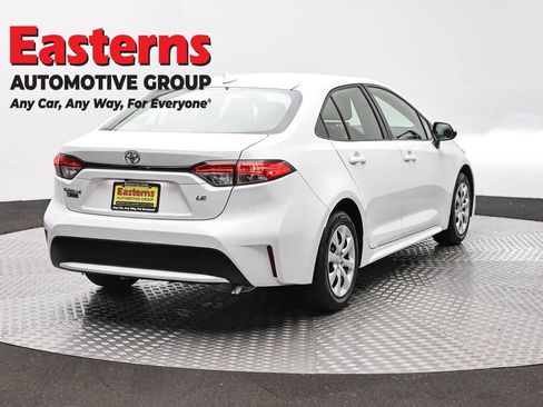 Used 2022 Toyota Corolla LE FWD image 5