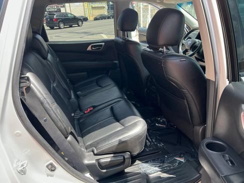 Used 2015 Nissan Pathfinder Platinum w/ Cargo Package FWD image 11