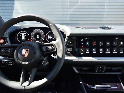 Certified 2025 Porsche Cayenne image 20