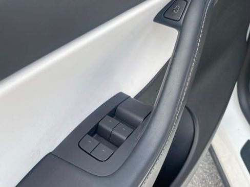Used 2022 Tesla Model Y Performance AWD/4WD image 13
