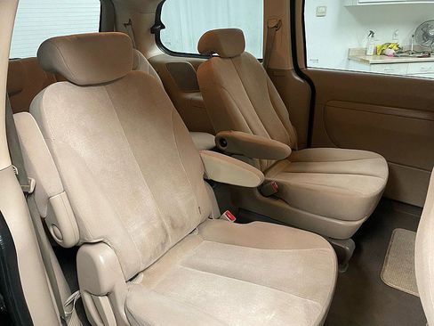 Used 2010 Kia Sedona LX image 14