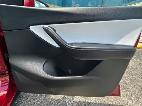 Used 2021 Tesla Model Y Long Range AWD/4WD image 18