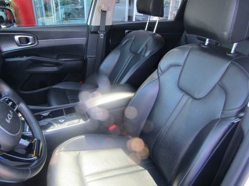 Used 2023 Kia Sorento S w/ Panoramic Sunroof Package image 8