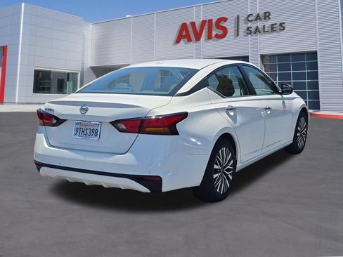 Used 2025 Nissan Altima 2.5 SV FWD image 6
