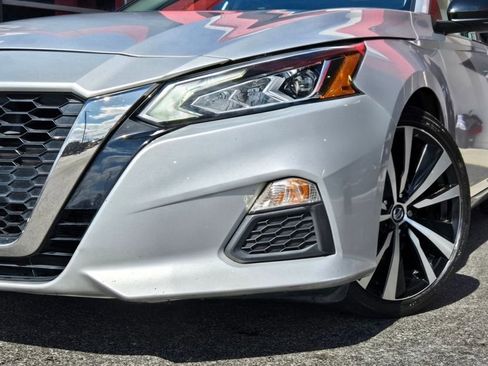 Used 2020 Nissan Altima 2.5 SR w/ Premium Package image 3