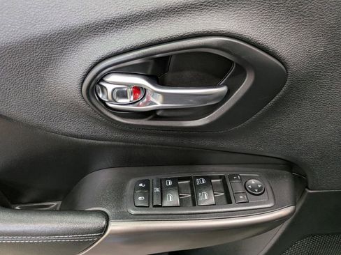 Used 2019 Jeep Cherokee Latitude Plus w/ Cold Weather Group AWD/4WD image 15