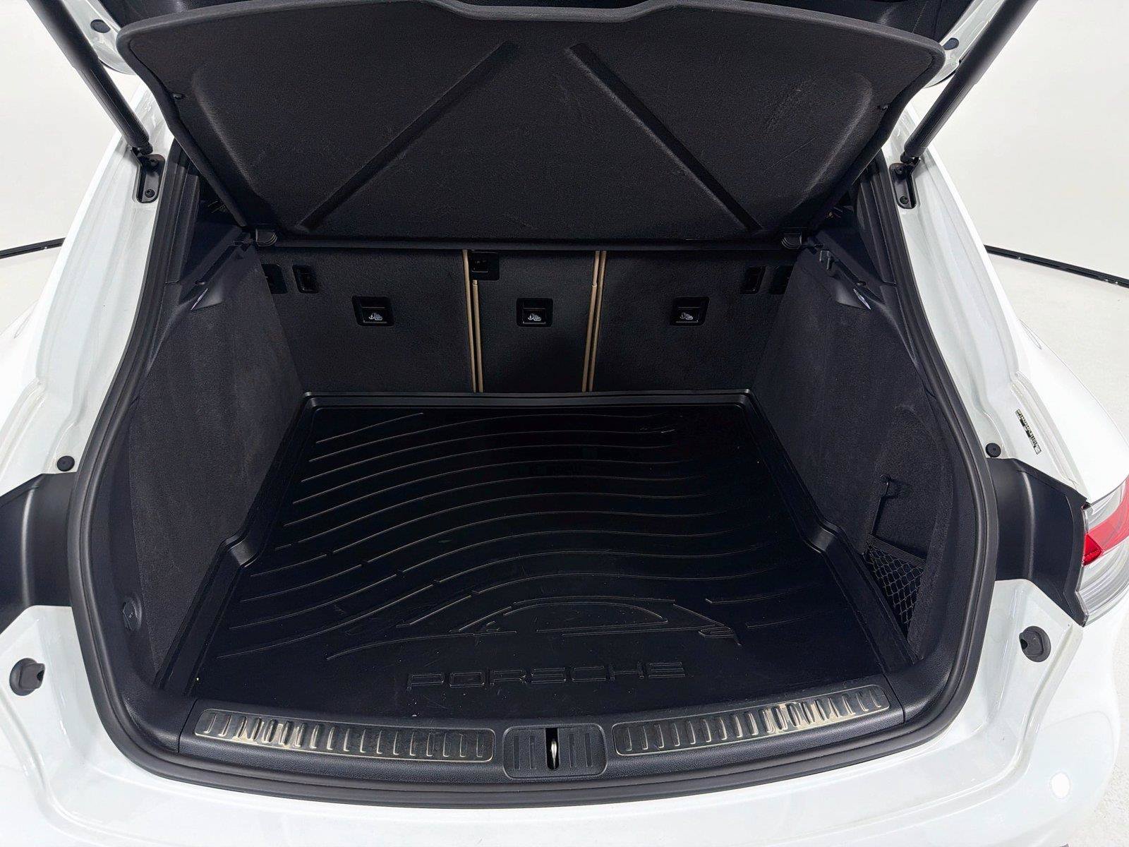 Certified 2023 Porsche Macan AWD/4WD image 24