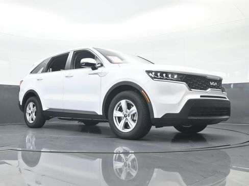 Used 2023 Kia Sorento LX image 58
