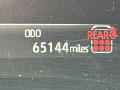 Used 2024 Toyota Highlander LE FWD image 28