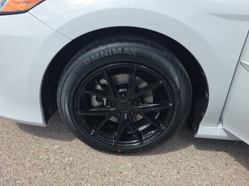 Used 2022 Toyota Camry LE w/ Carpet Mat Package (TMS) image 26