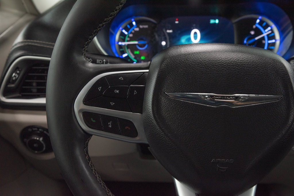 Used 2024 Chrysler Pacifica Limited FWD image 26