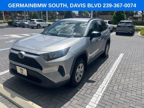 Used 2019 Toyota RAV4 LE AWD/4WD image 1