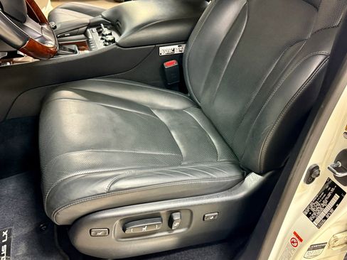 Used 2016 Lexus LX 570 4WD w/ Luxury Package image 22