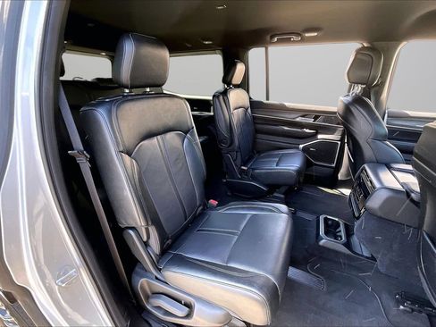 Used 2024 Jeep Wagoneer Series II AWD/4WD image 25