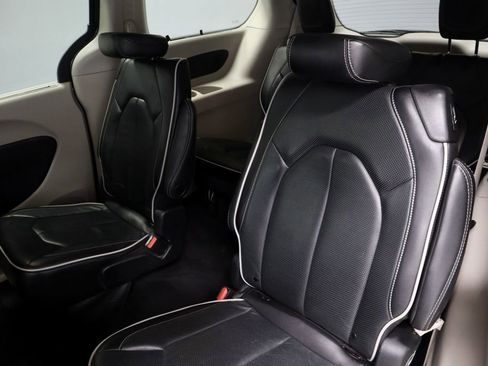 Used 2023 Chrysler Pacifica Limited FWD image 22