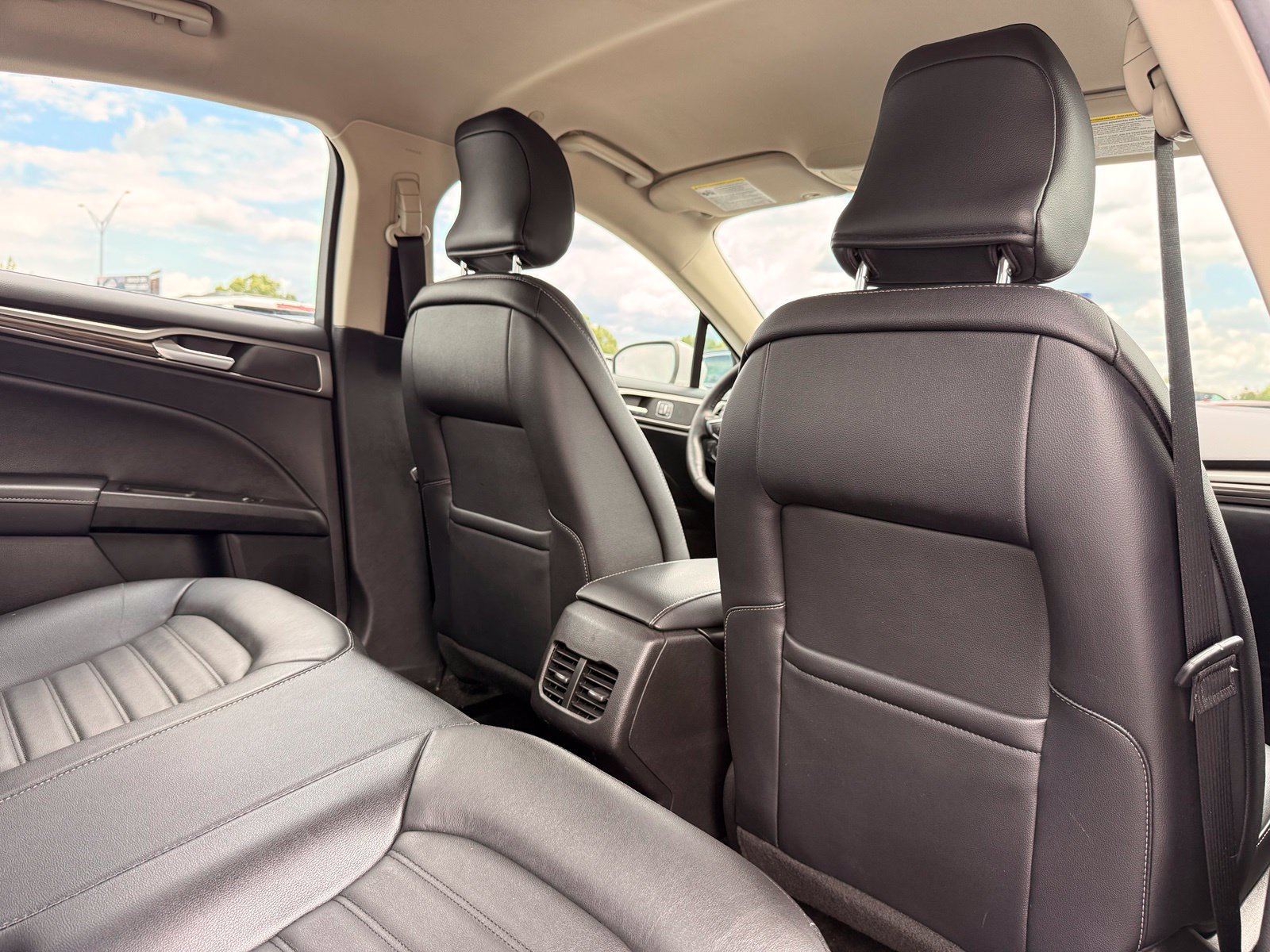 Used 2018 Ford Fusion SE w/ Equipment Group 602A FWD image 20